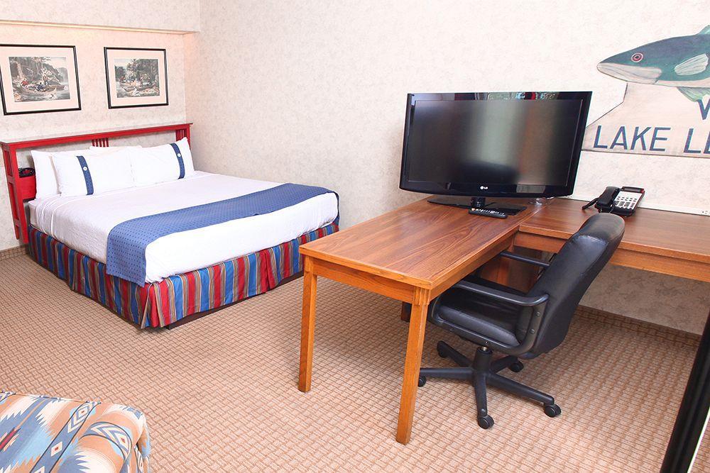 Wildwood Lodge & Suites Clive Esterno foto