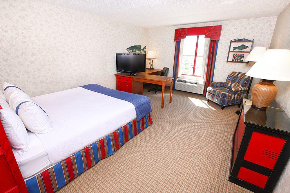 Wildwood Lodge & Suites Clive Esterno foto