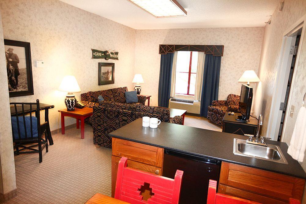 Wildwood Lodge & Suites Clive Esterno foto