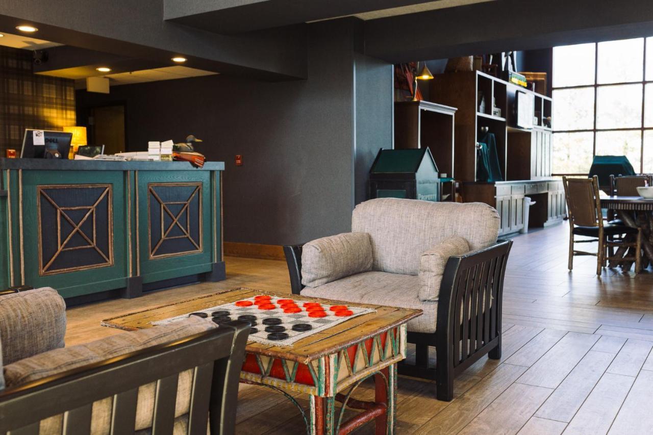 Wildwood Lodge & Suites Clive Esterno foto