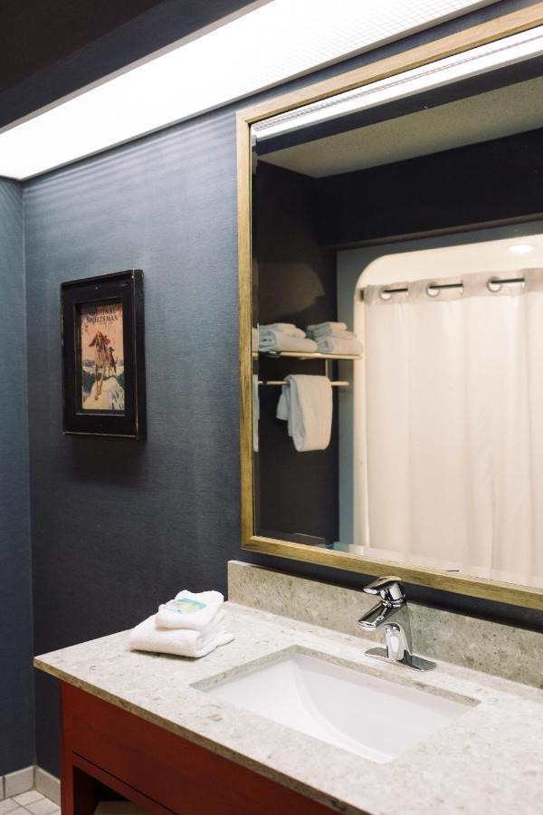 Wildwood Lodge & Suites Clive Esterno foto