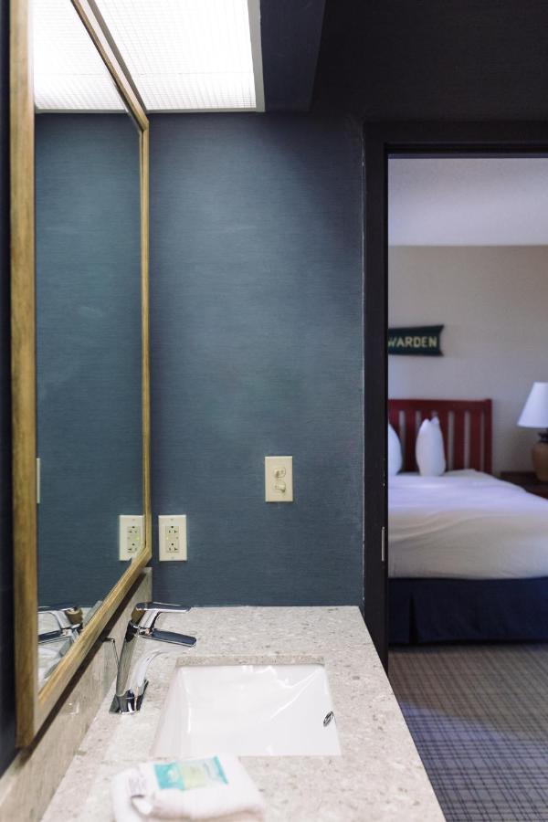Wildwood Lodge & Suites Clive Esterno foto